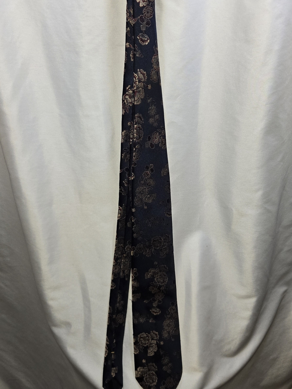 Wimbley Dark Blue Floral Silk Tie